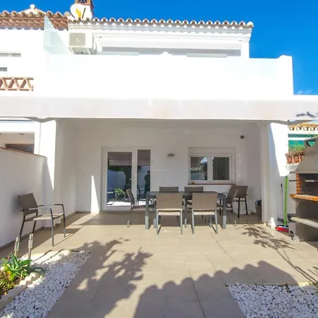 Casa Vilma- Magnificent 4 Bedroom House Next To The With Sea Views Tatil Evi Estepona