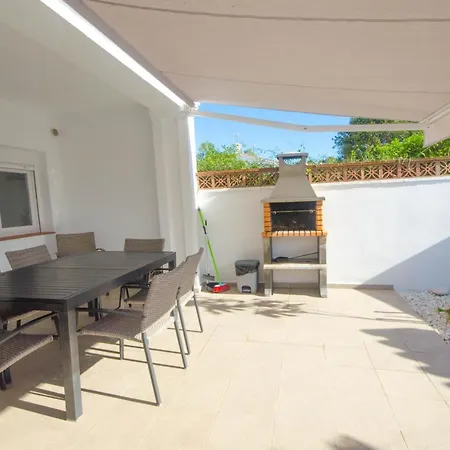 Casa Vilma- Magnificent 4 Bedroom House Next To The With Sea Views Estepona